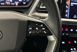 valkoinen Audi Q4 e-tron 2023 kuva 19.