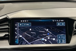 valkoinen Audi Q4 e-tron 2023 kuva 22.