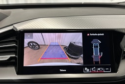 valkoinen Audi Q4 e-tron 2023 kuva 23.