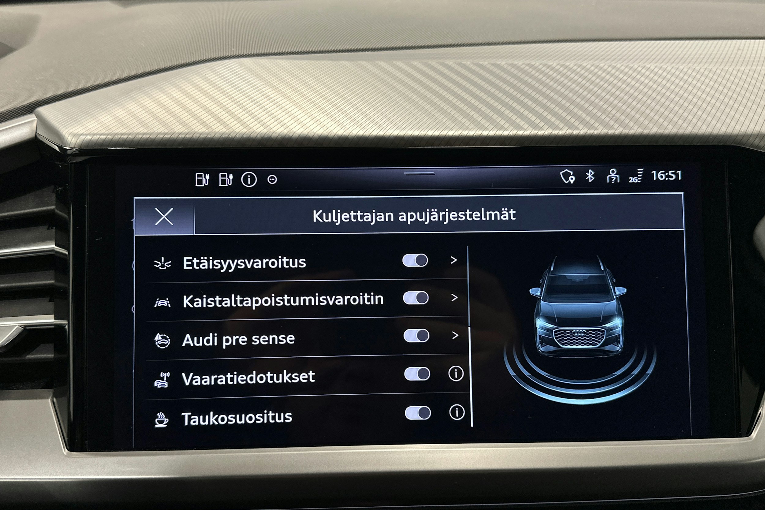 valkoinen Audi Q4 e-tron 2023 kuva 24.