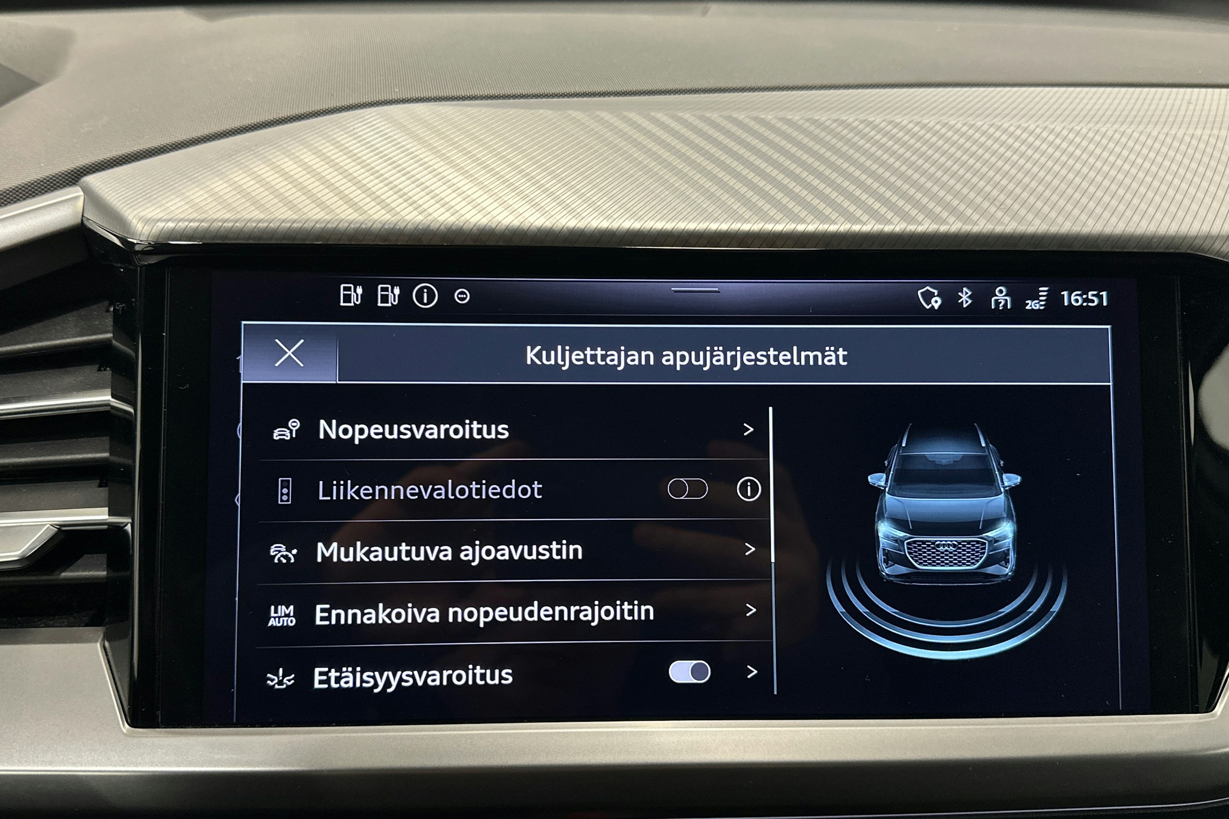 valkoinen Audi Q4 e-tron 2023 kuva 25.