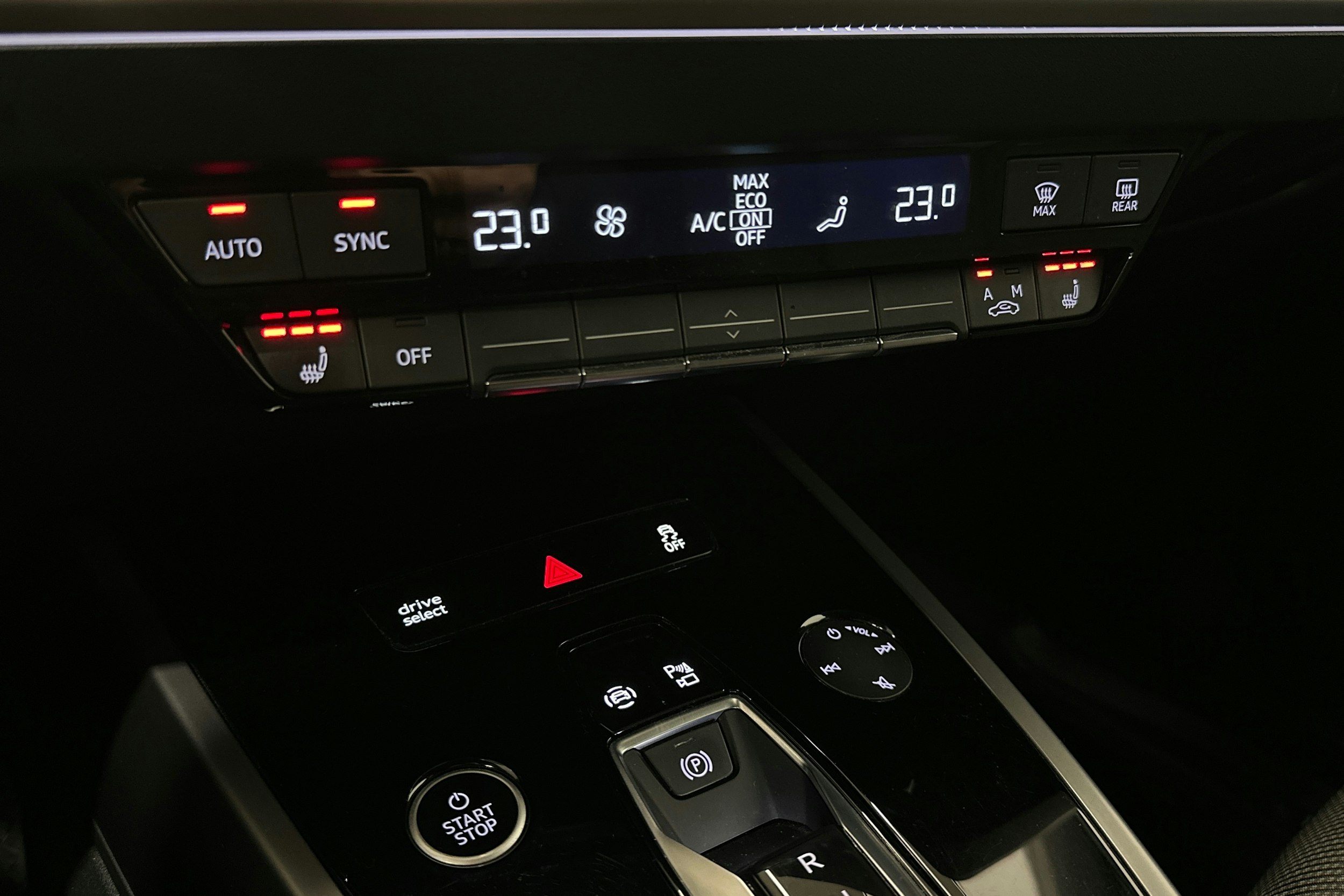 valkoinen Audi Q4 e-tron 2023 kuva 29.