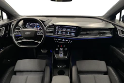 sininen Audi Q4 e-tron 2023 kuva 7.