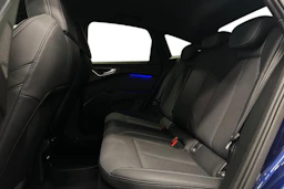 sininen Audi Q4 e-tron 2023 kuva 8.