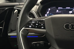 sininen Audi Q4 e-tron 2023 kuva 15.