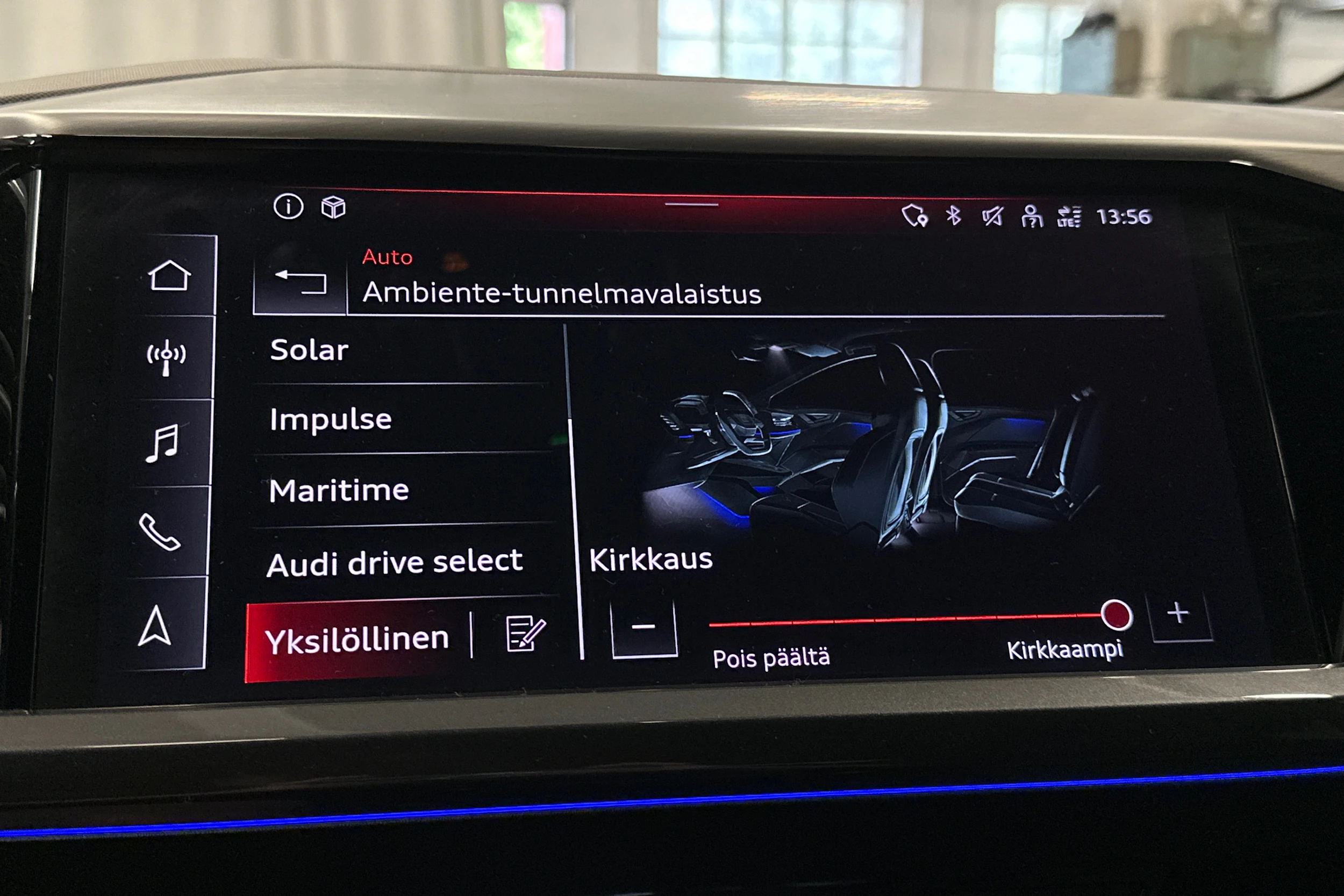 sininen Audi Q4 e-tron 2023 kuva 22.