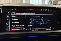 sininen Audi Q4 e-tron 2023 kuva 22.