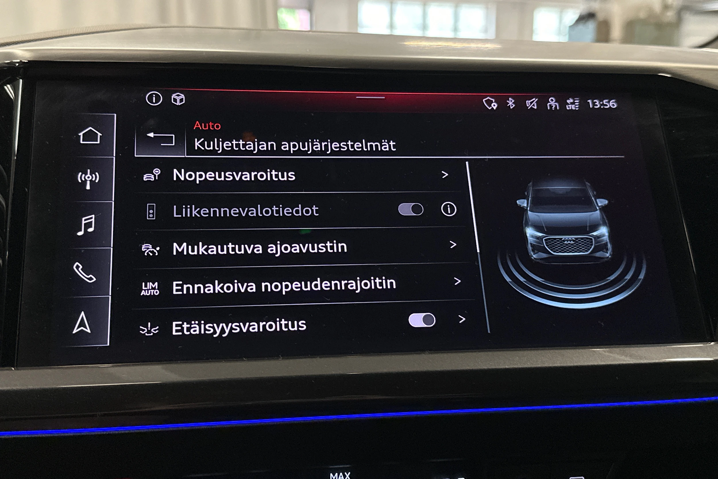 sininen Audi Q4 e-tron 2023 kuva 23.