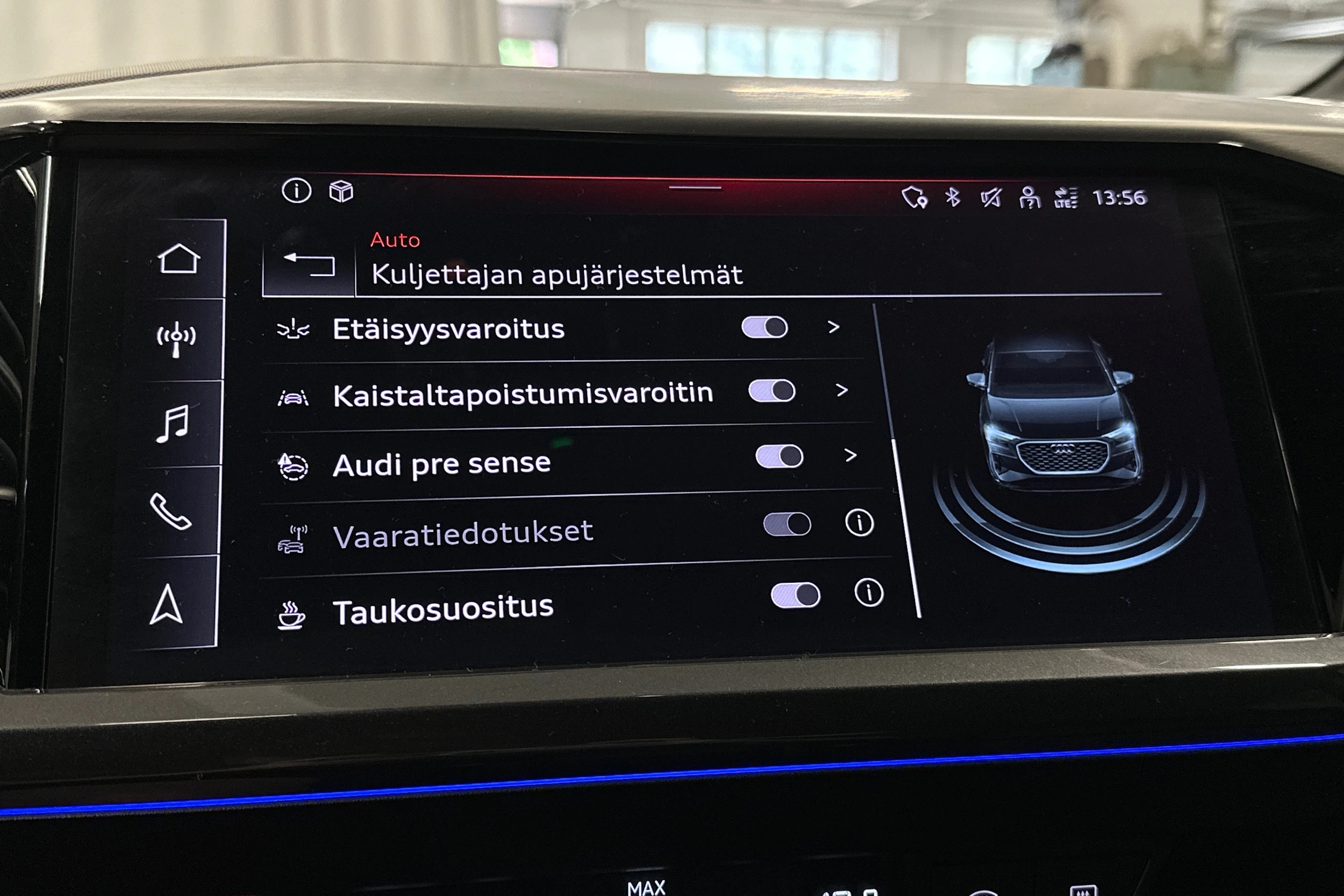 sininen Audi Q4 e-tron 2023 kuva 24.