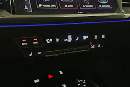 sininen Audi Q4 e-tron 2023 kuva 26.