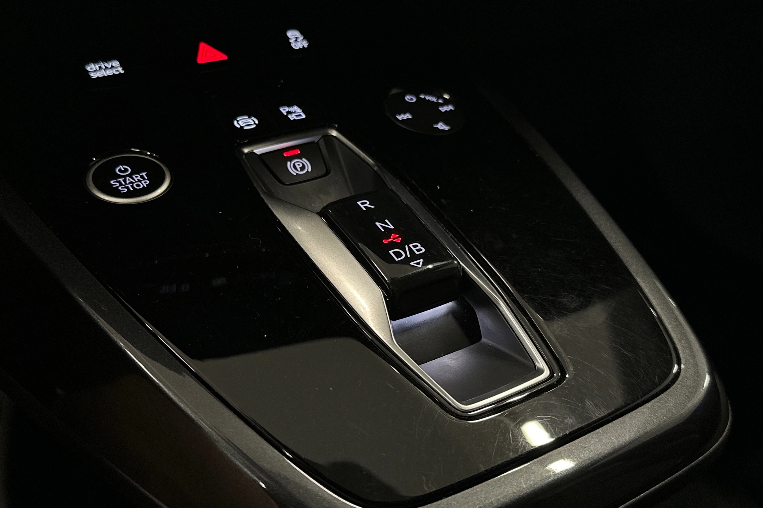 sininen Audi Q4 e-tron 2023 kuva 27.