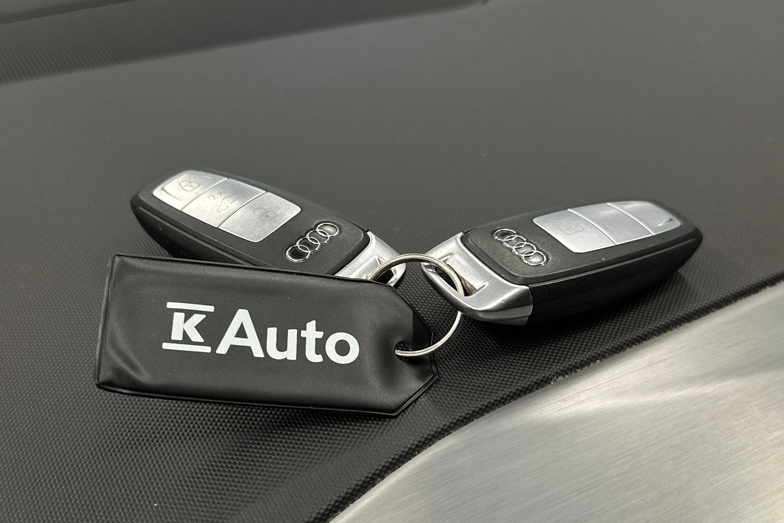 sininen Audi Q4 e-tron 2023 kuva 30.