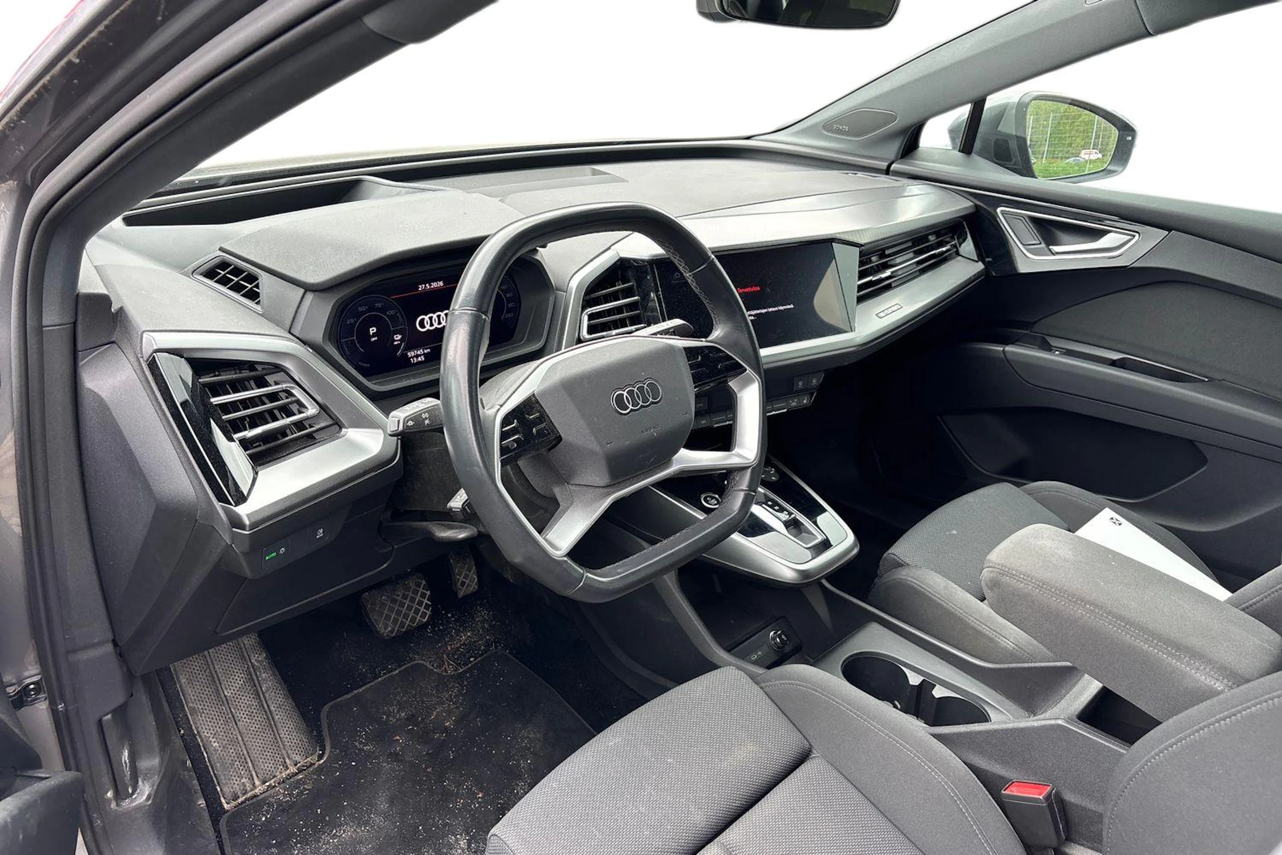 harmaa Audi Q4 e-tron 2023 kuva 3.