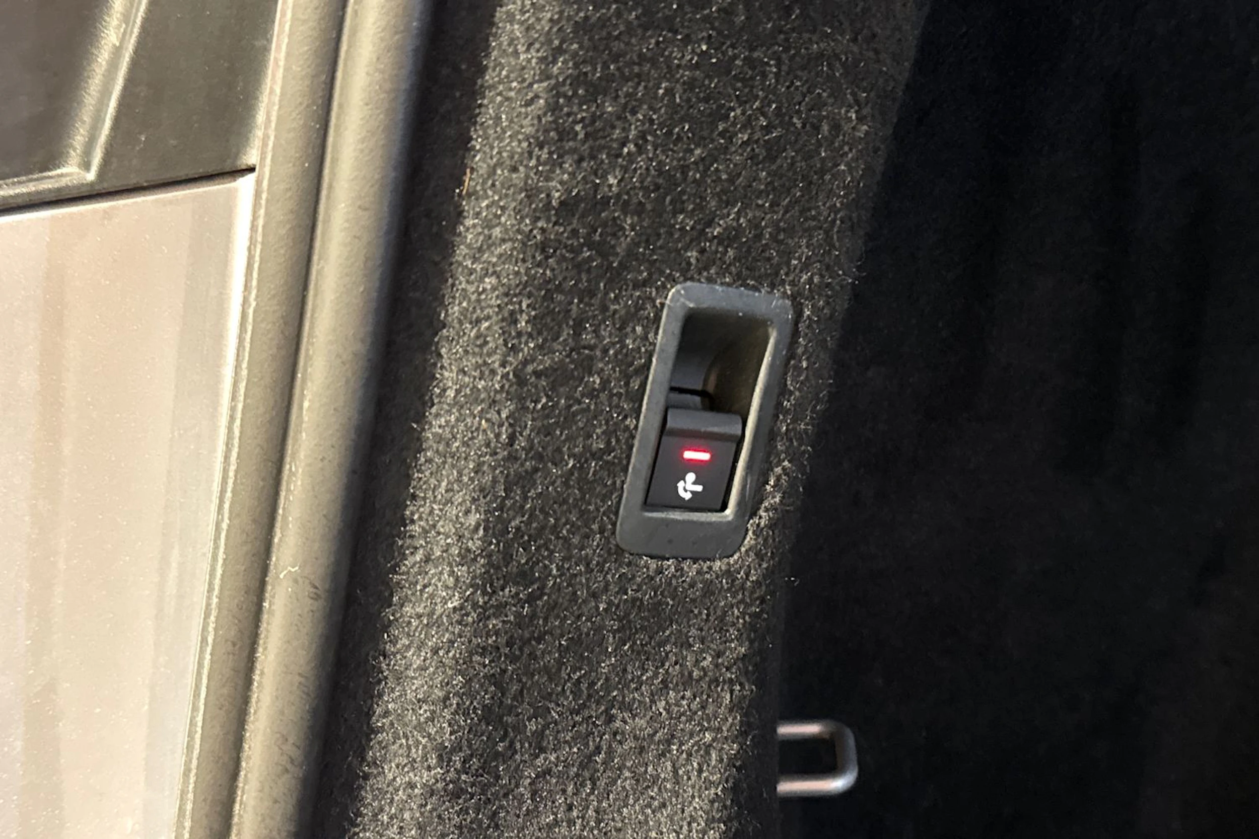 met. harmaa Audi Q4 e-tron 2023 kuva 18.