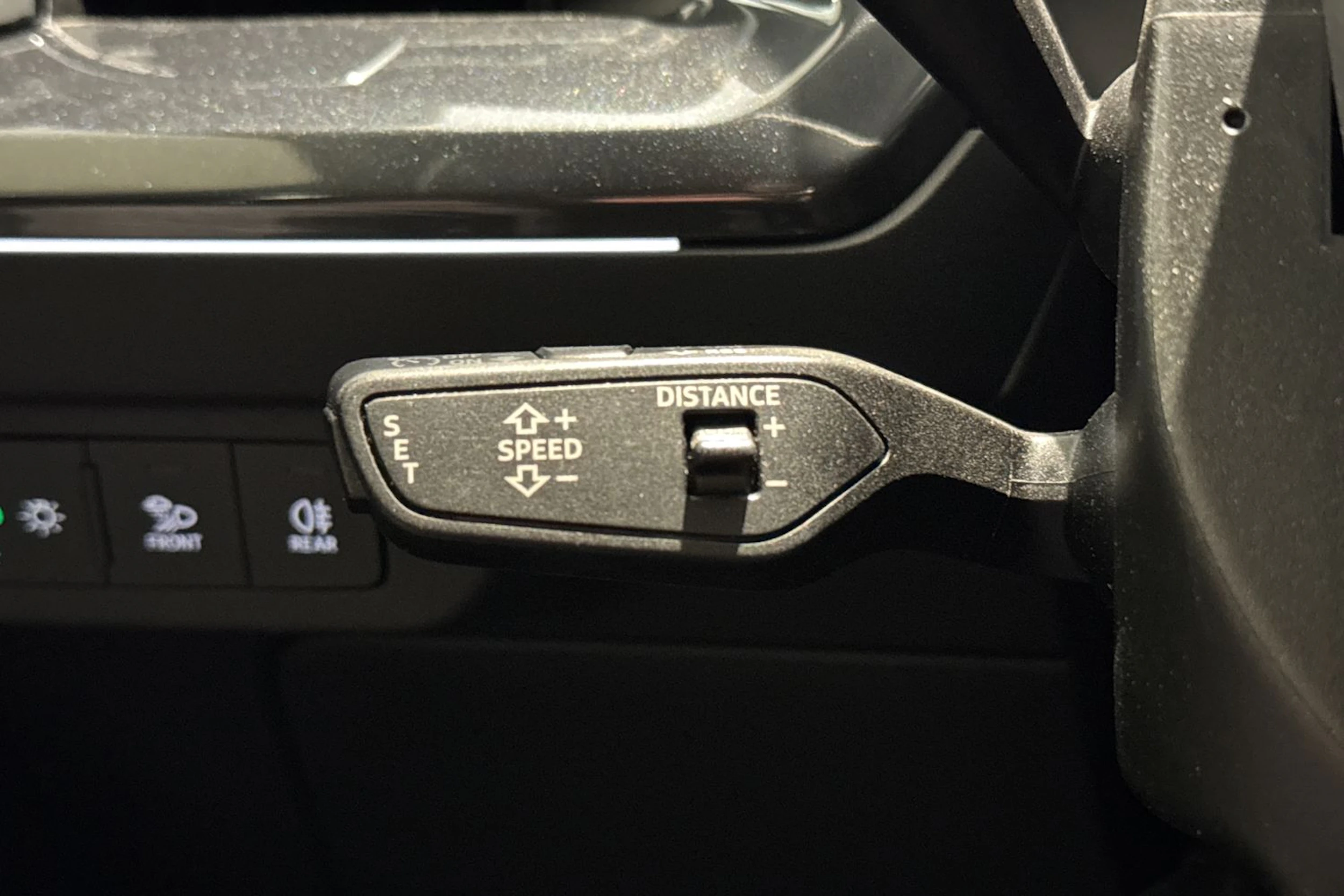 met. harmaa Audi Q4 e-tron 2023 kuva 23.