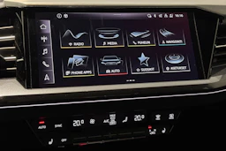 met. harmaa Audi Q4 e-tron 2023 kuva 26.