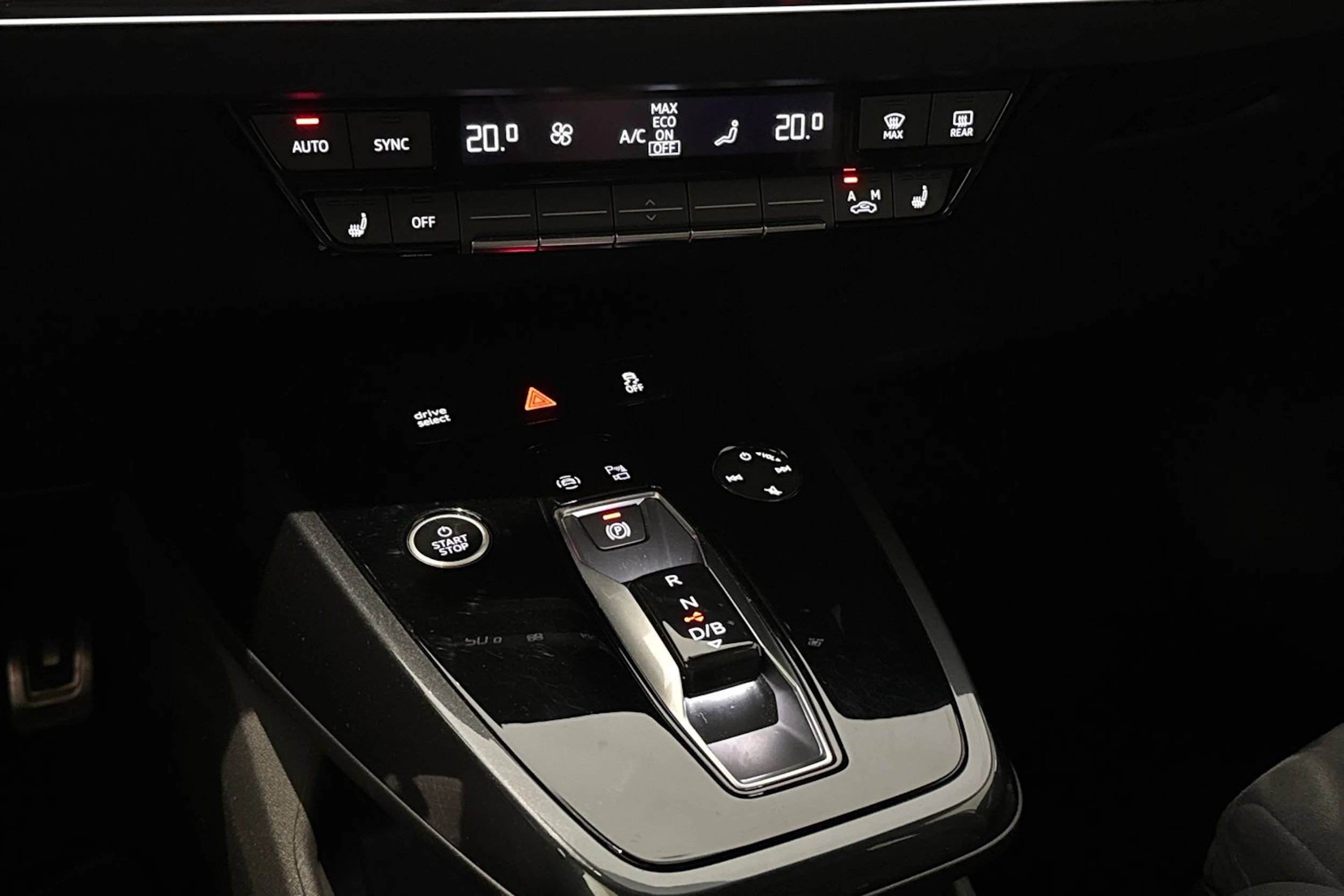 met. harmaa Audi Q4 e-tron 2023 kuva 32.