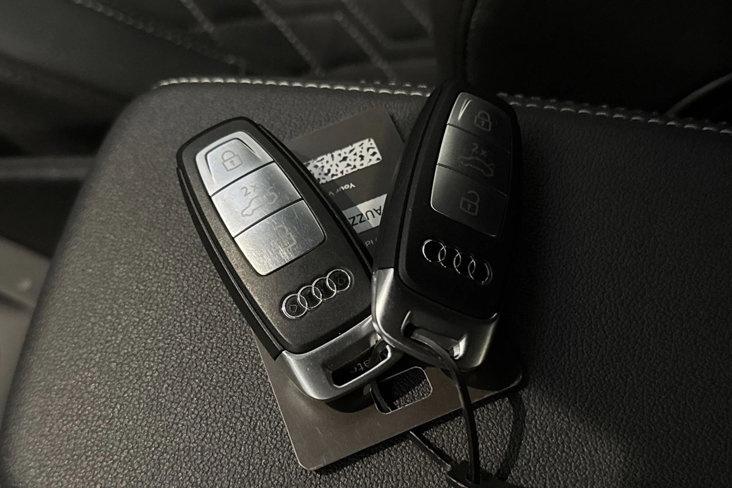met. harmaa Audi Q4 e-tron 2023 kuva 34.