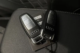 met. harmaa Audi Q4 e-tron 2023 kuva 34.