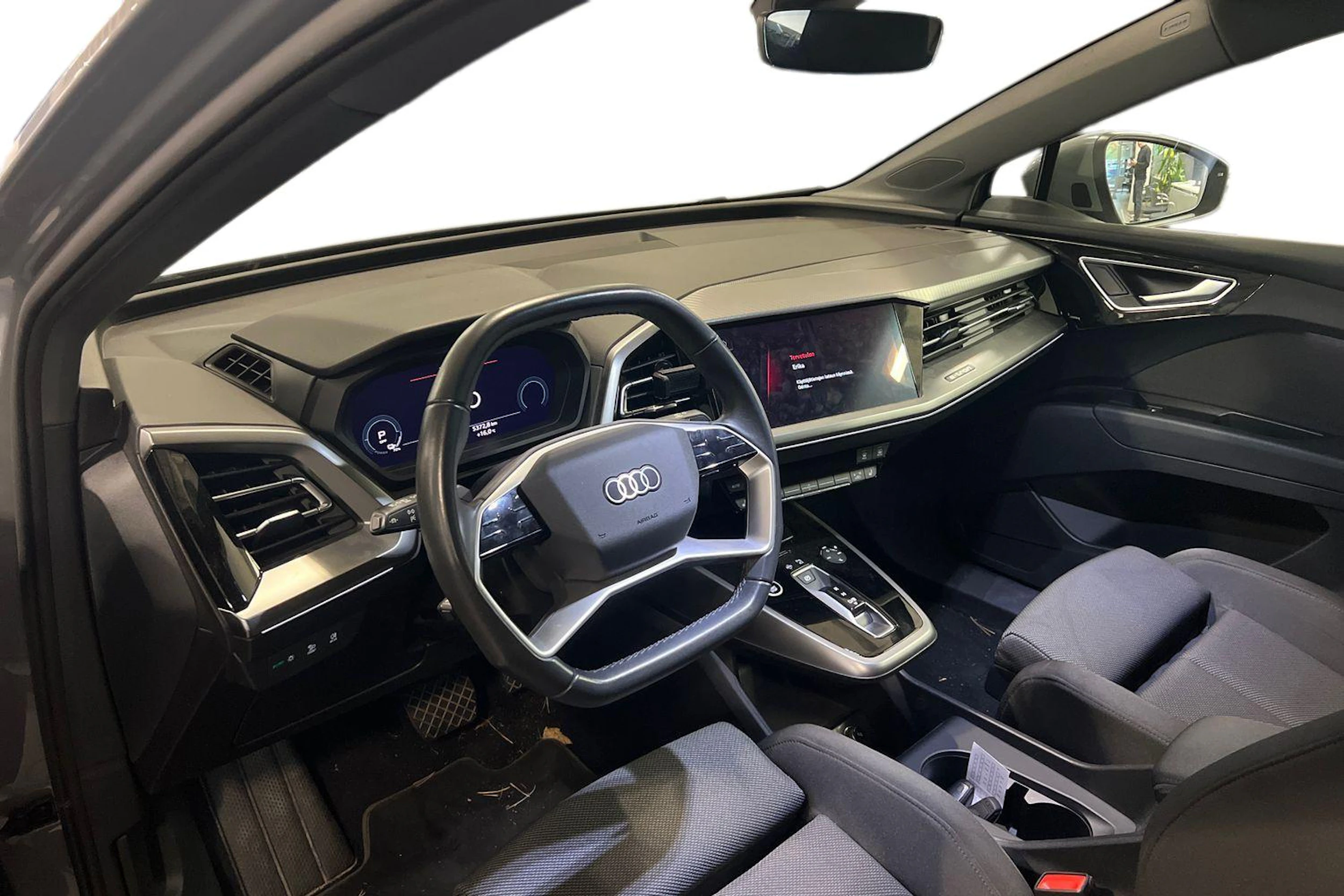 harmaa Audi Q4 e-tron 2023 kuva 3.