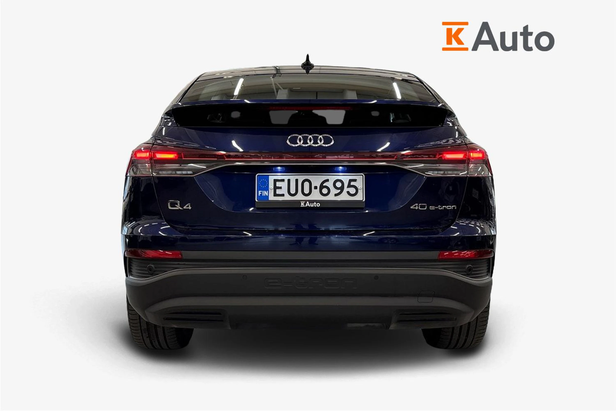 sininen Audi Q4 e-tron 2023 kuva 3.