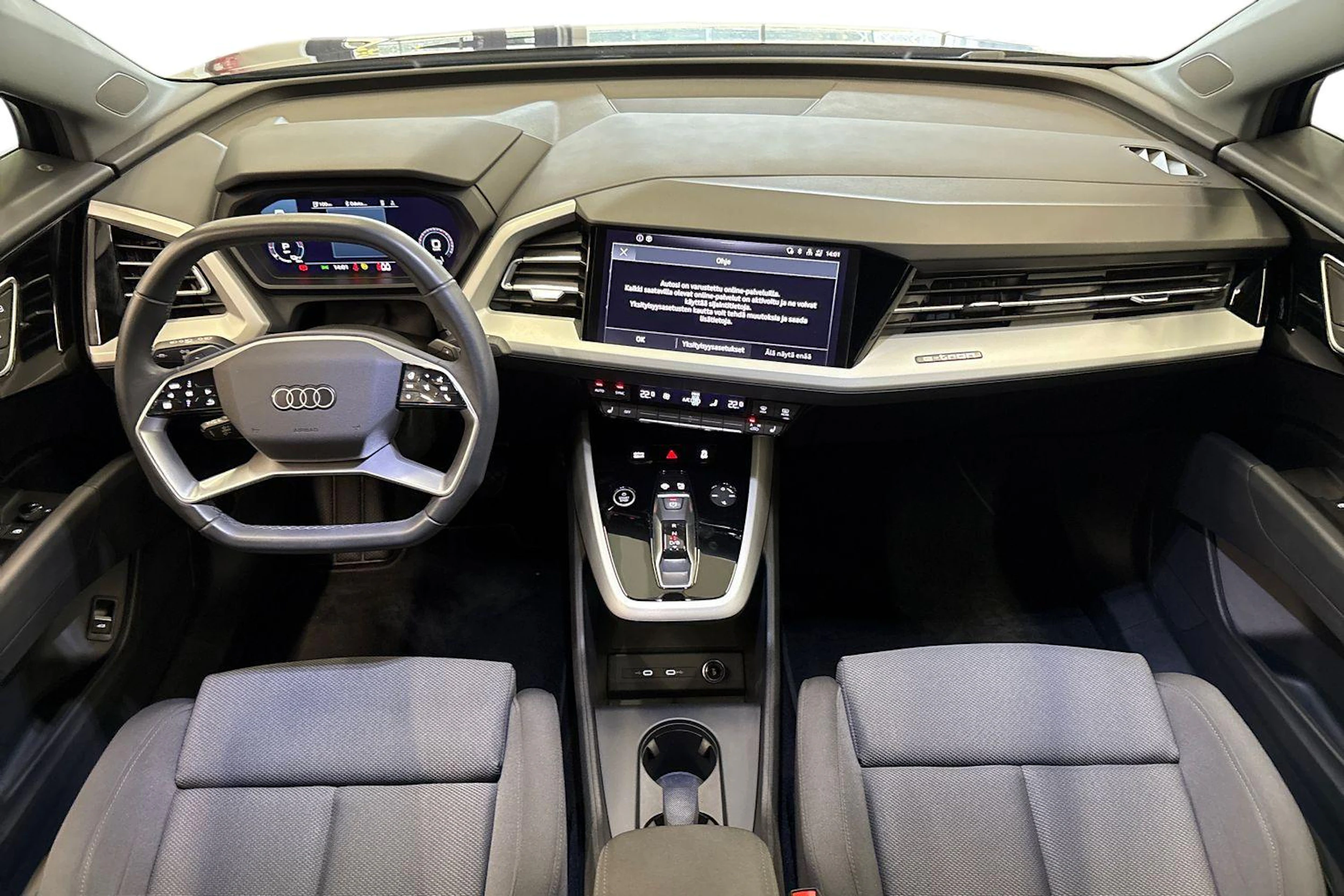 sininen Audi Q4 e-tron 2023 kuva 7.