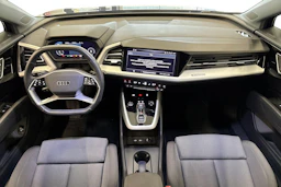 sininen Audi Q4 e-tron 2023 kuva 7.