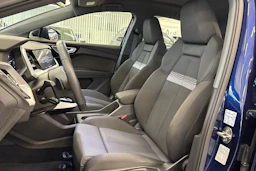 sininen Audi Q4 e-tron 2023 kuva 11.