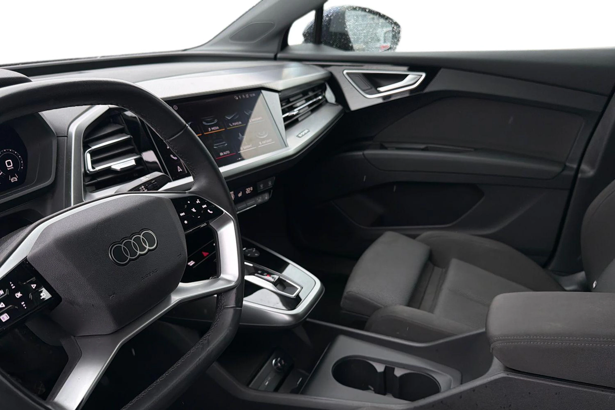 sininen Audi Q4 e-tron 2023 kuva 3.