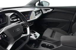 sininen Audi Q4 e-tron 2023 kuva 3.