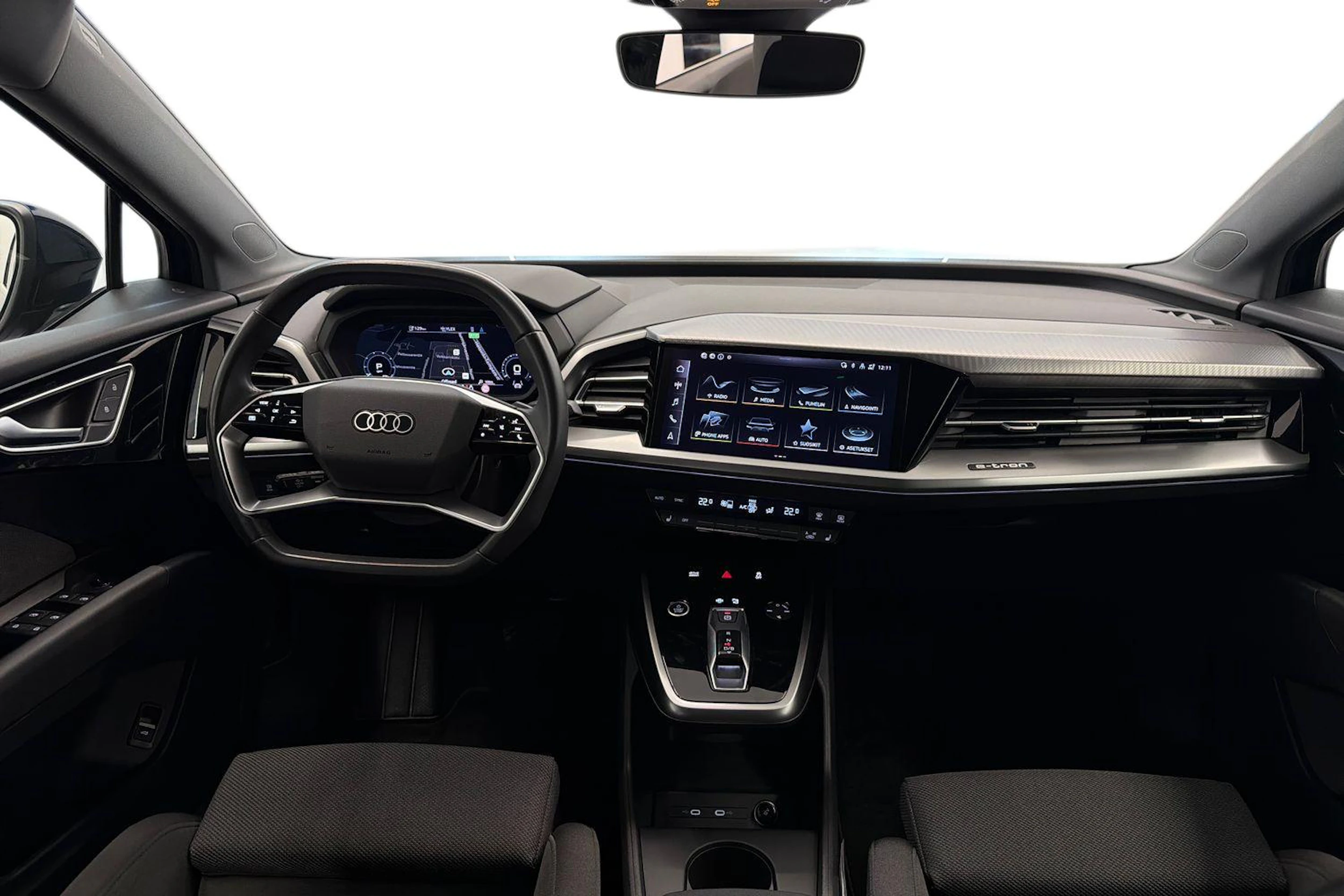 sininen Audi Q4 e-tron 2023 kuva 7.