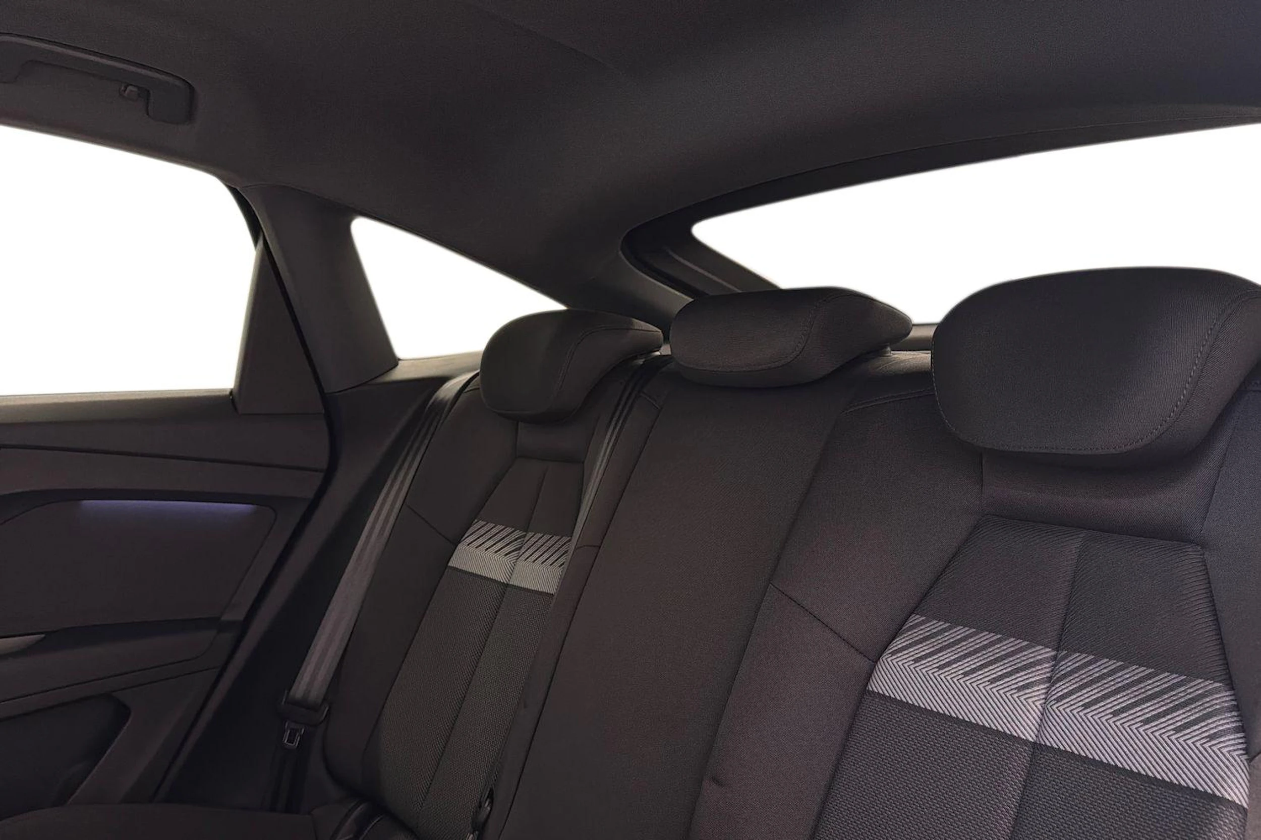 sininen Audi Q4 e-tron 2023 kuva 8.