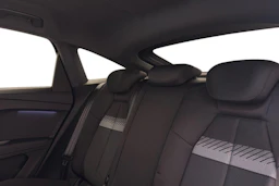 sininen Audi Q4 e-tron 2023 kuva 8.