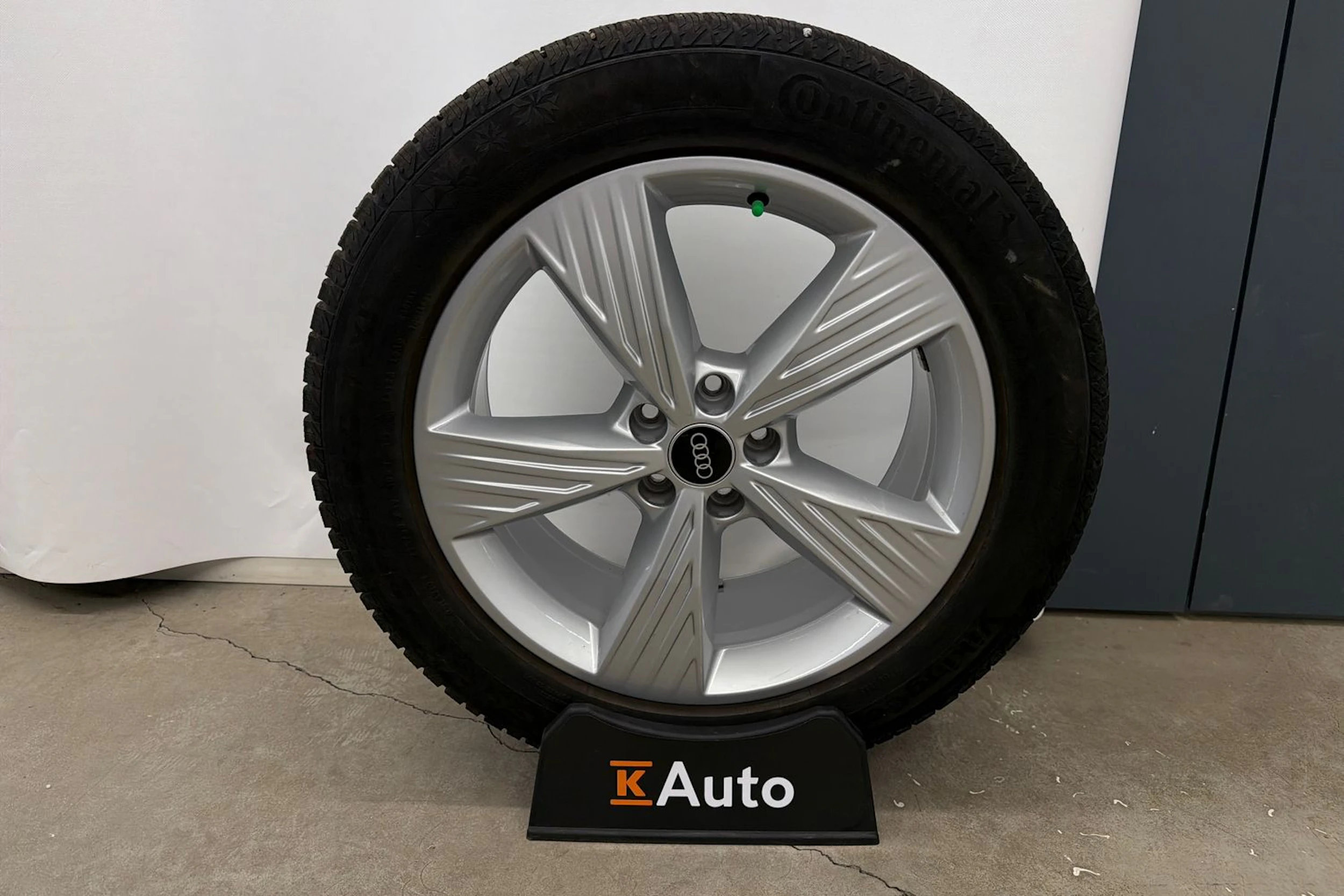 sininen Audi Q4 e-tron 2023 kuva 11.