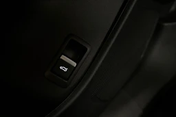 sininen Audi Q4 e-tron 2023 kuva 14.