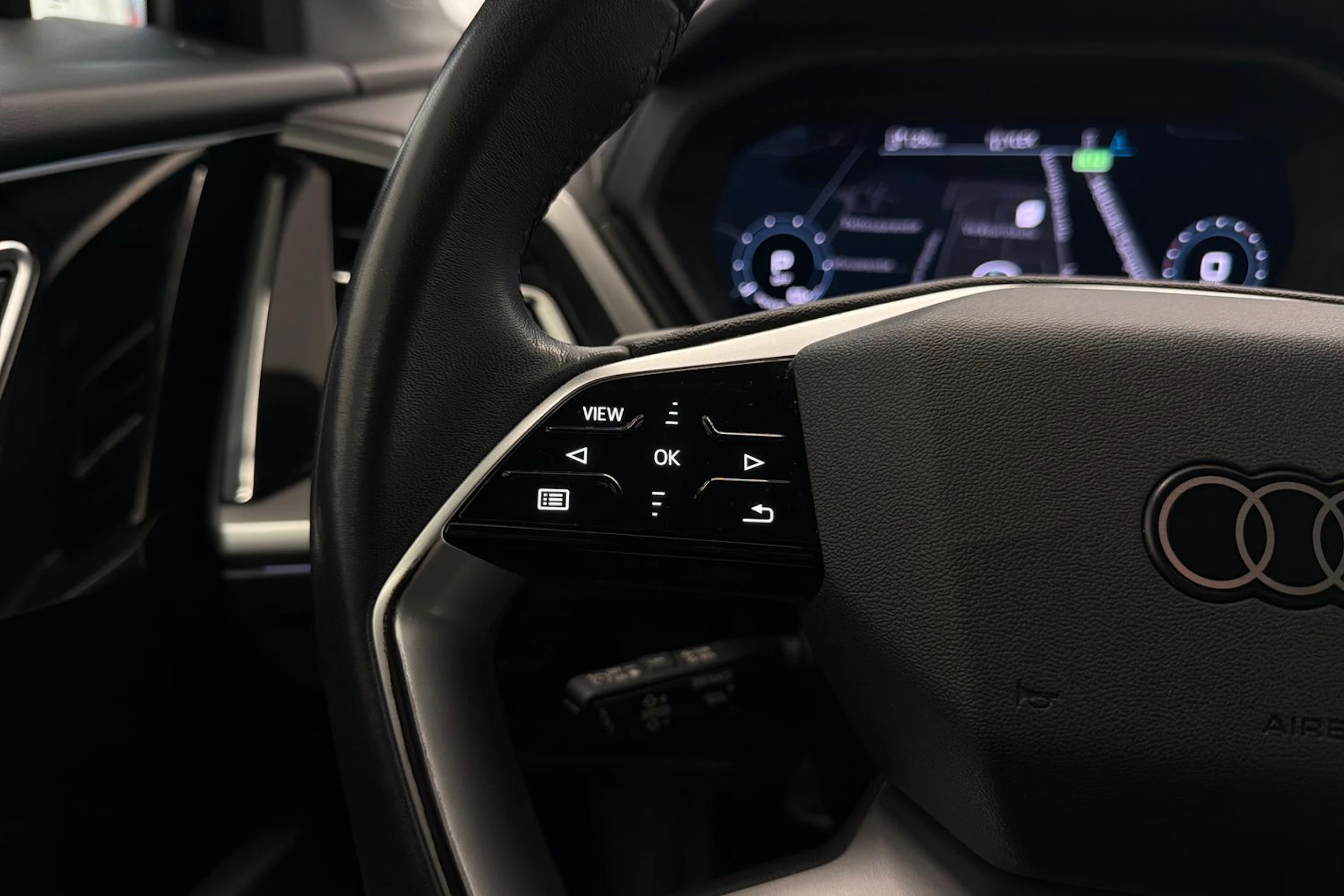 sininen Audi Q4 e-tron 2023 kuva 15.