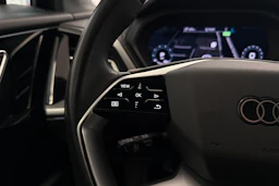 sininen Audi Q4 e-tron 2023 kuva 15.