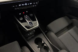 sininen Audi Q4 e-tron 2023 kuva 17.