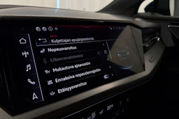 sininen Audi Q4 e-tron 2023 kuva 18.