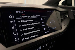 sininen Audi Q4 e-tron 2023 kuva 19.