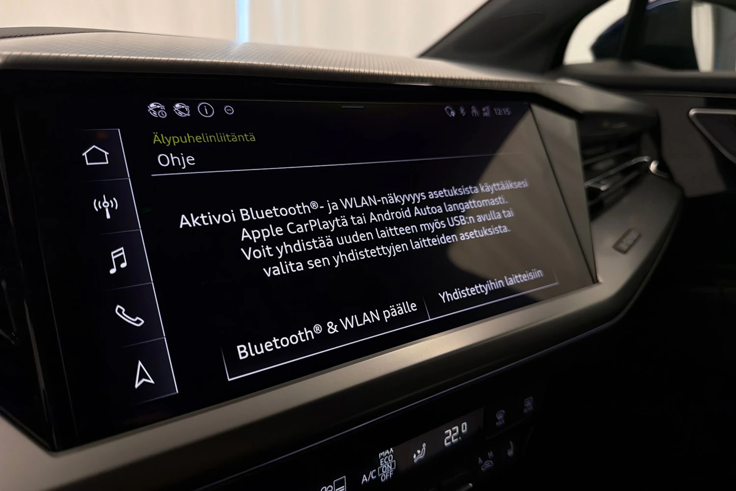 sininen Audi Q4 e-tron 2023 kuva 20.