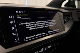 sininen Audi Q4 e-tron 2023 kuva 20.