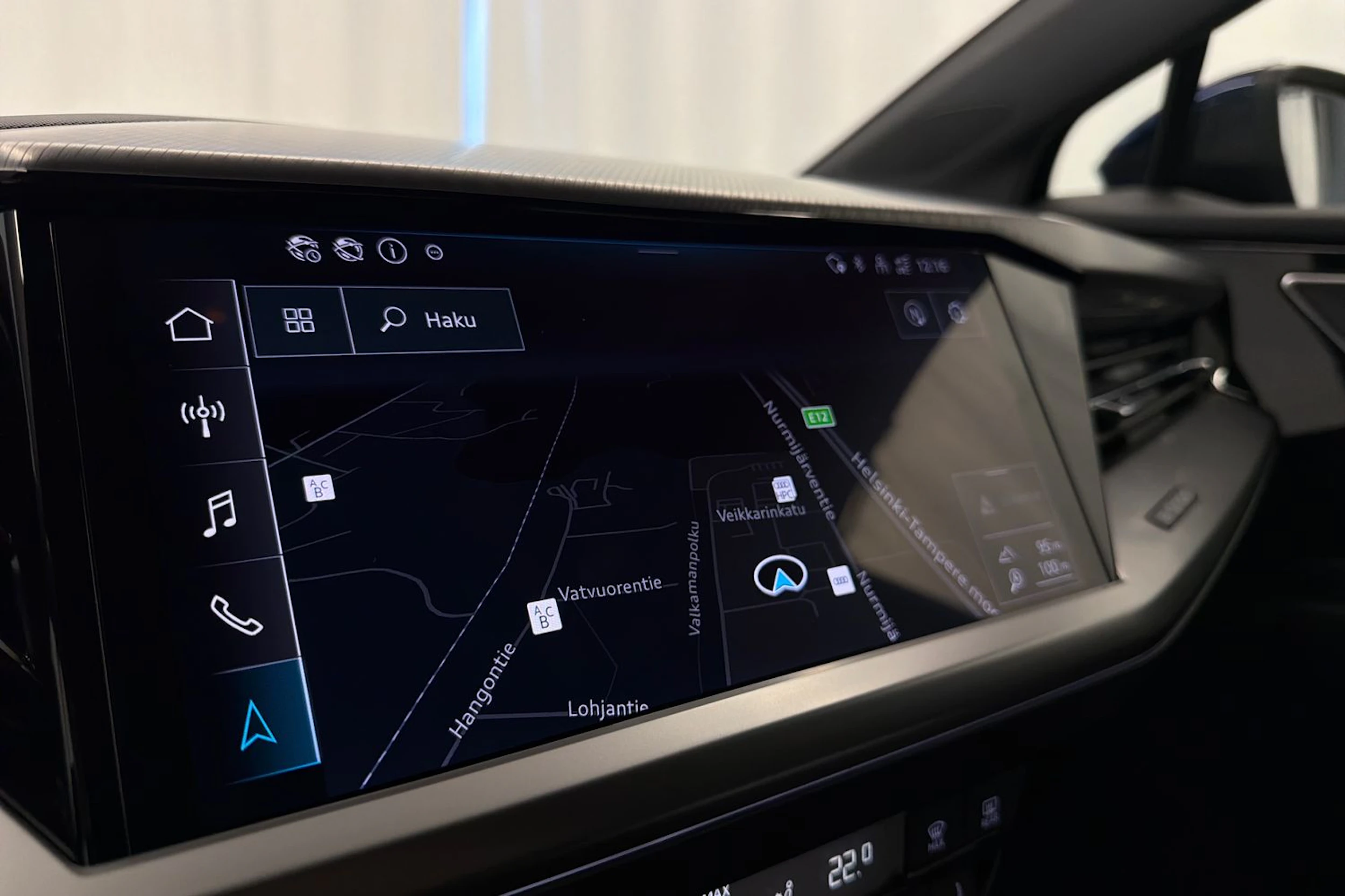 sininen Audi Q4 e-tron 2023 kuva 22.