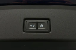 sininen Audi Q4 e-tron 2023 kuva 24.