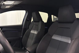 sininen Audi Q4 e-tron 2023 kuva 26.