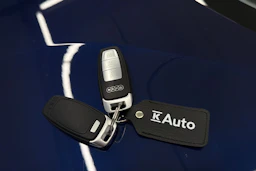 sininen Audi Q4 e-tron 2023 kuva 27.