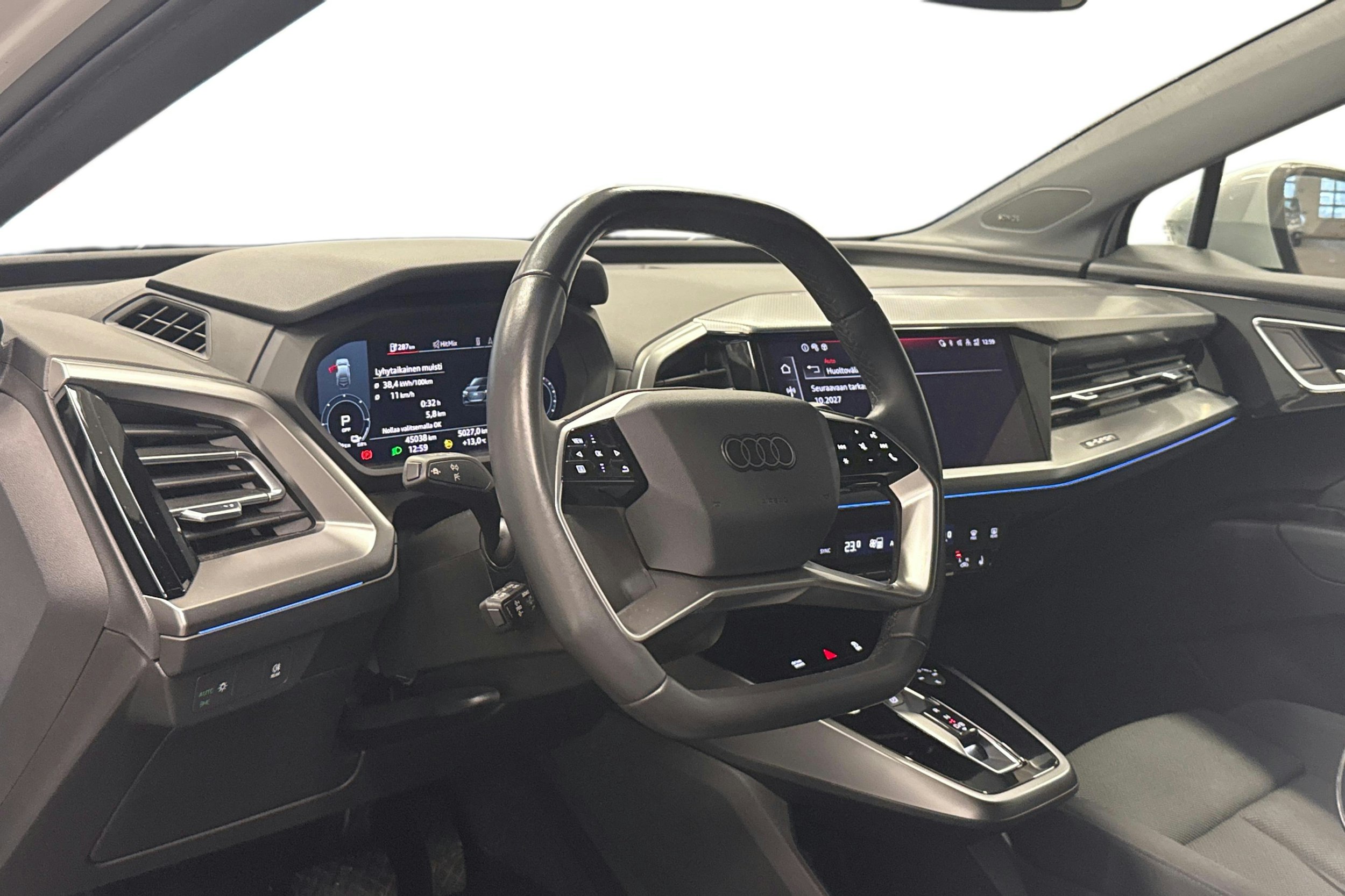 valkoinen Audi Q4 e-tron 2023 kuva 3.