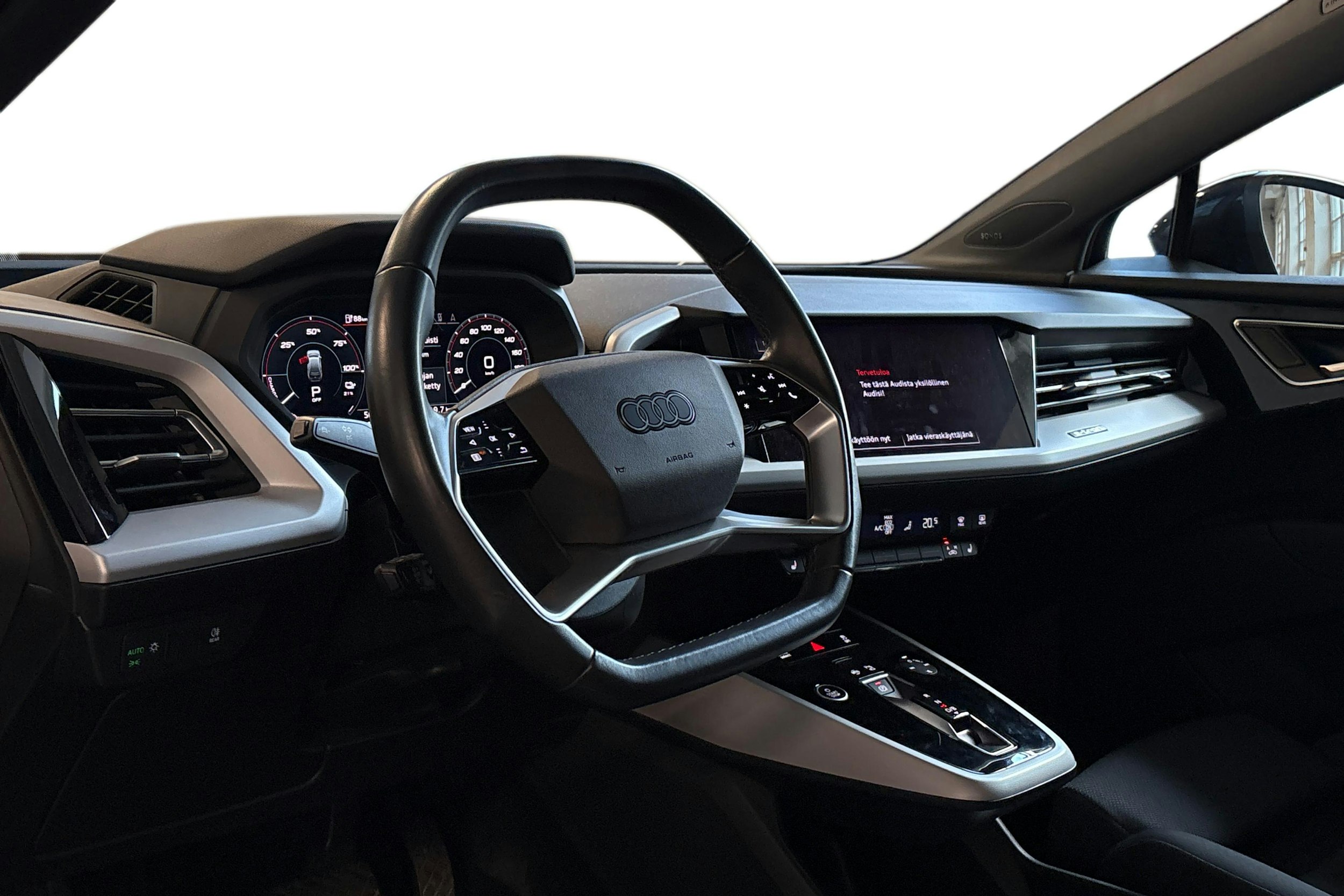 musta Audi Q4 e-tron 2023 kuva 3.