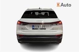 valkoinen Audi Q4 e-tron 2023 kuva 3.