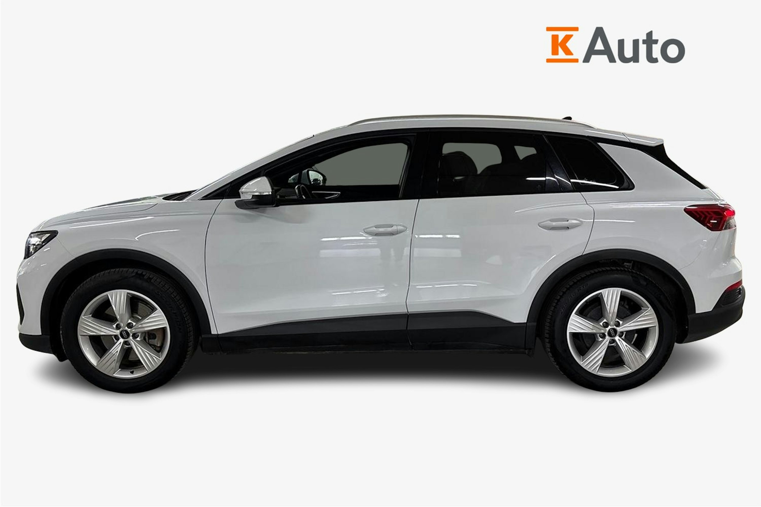 valkoinen Audi Q4 e-tron 2023 kuva 5.